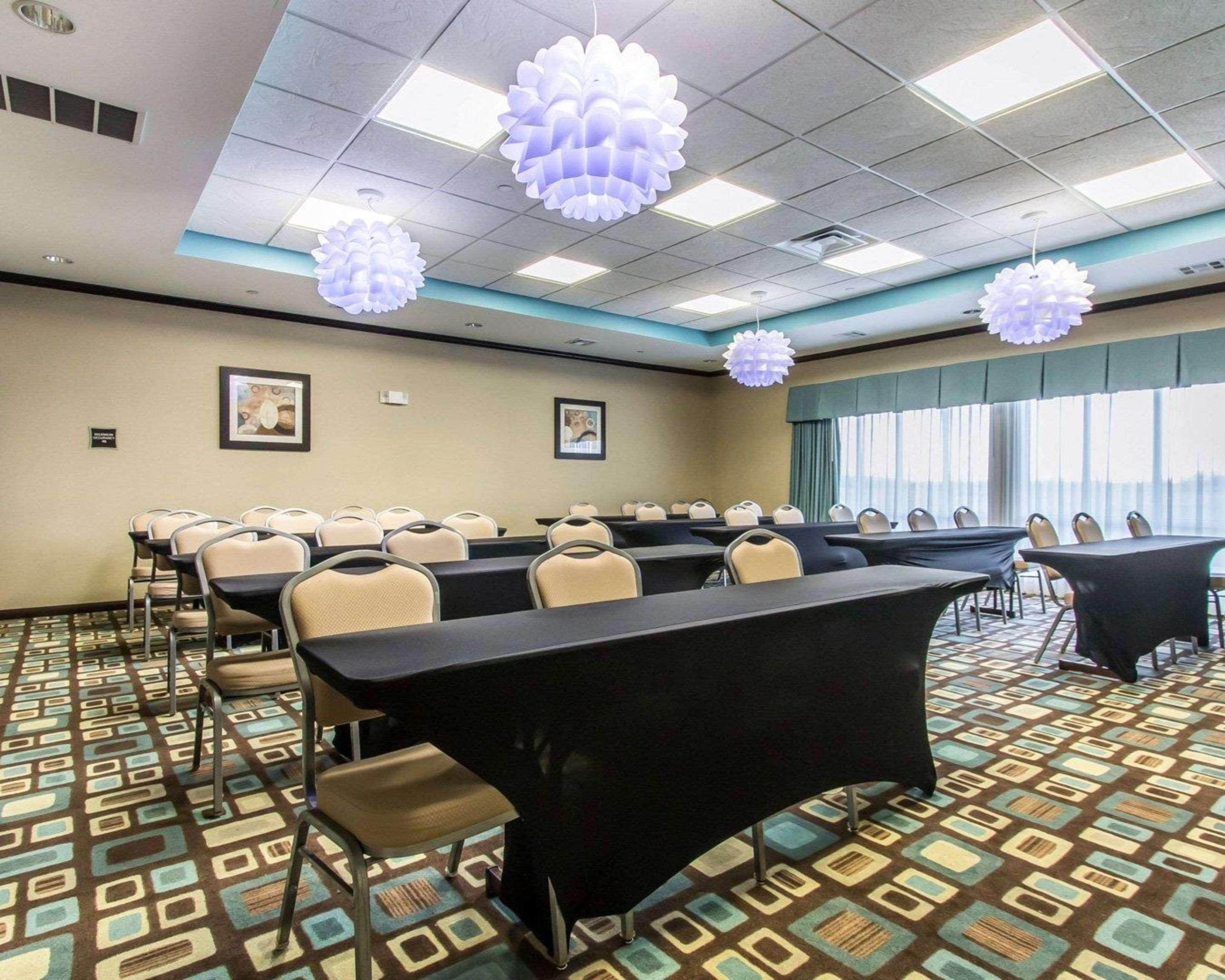 Comfort Inn & Suites Oklahoma City West - I-40 Экстерьер фото