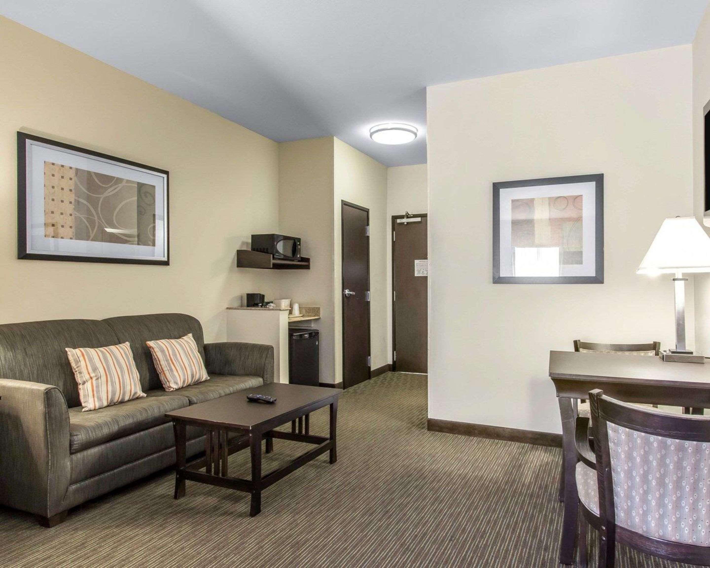 Comfort Inn & Suites Oklahoma City West - I-40 Экстерьер фото
