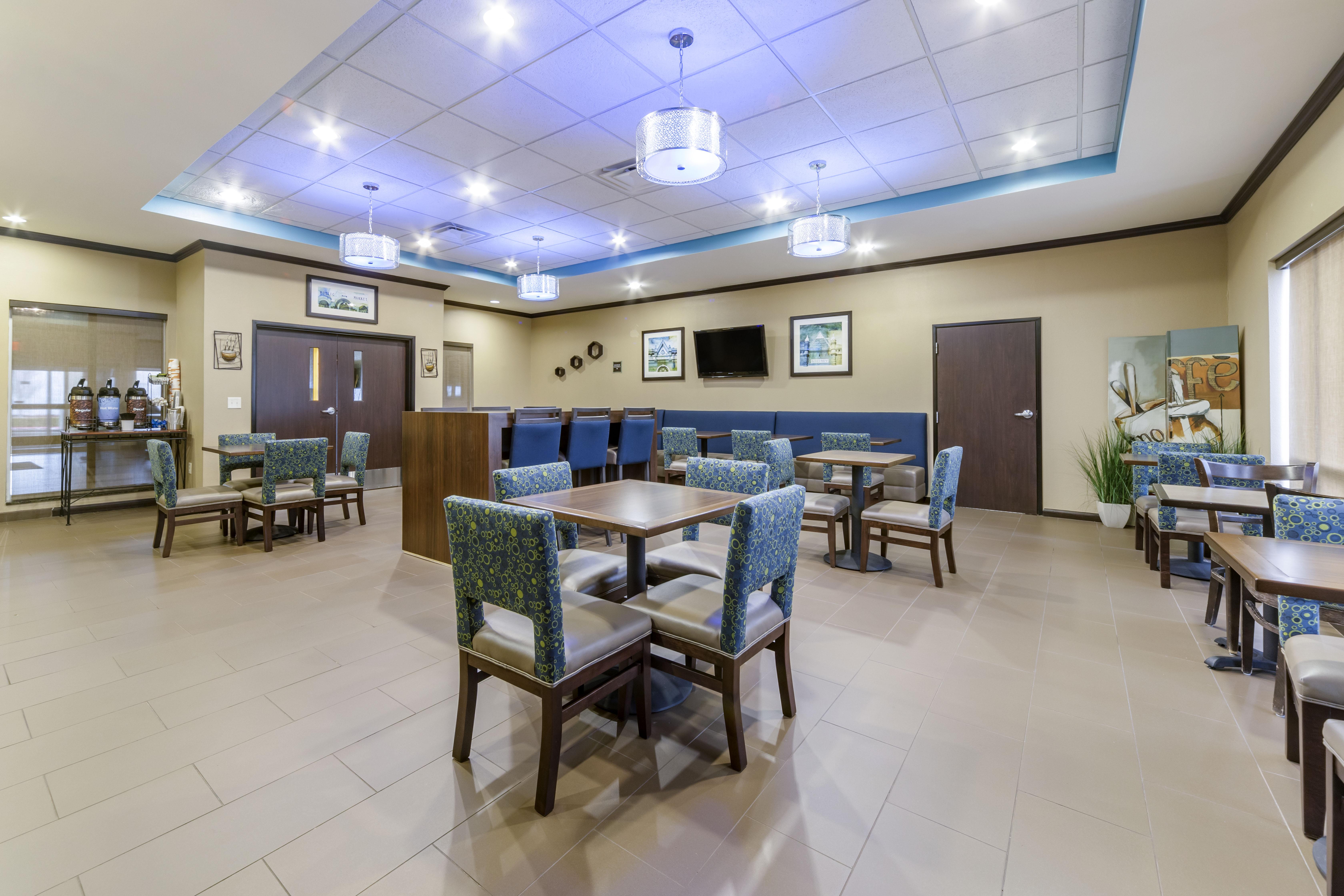 Comfort Inn & Suites Oklahoma City West - I-40 Экстерьер фото