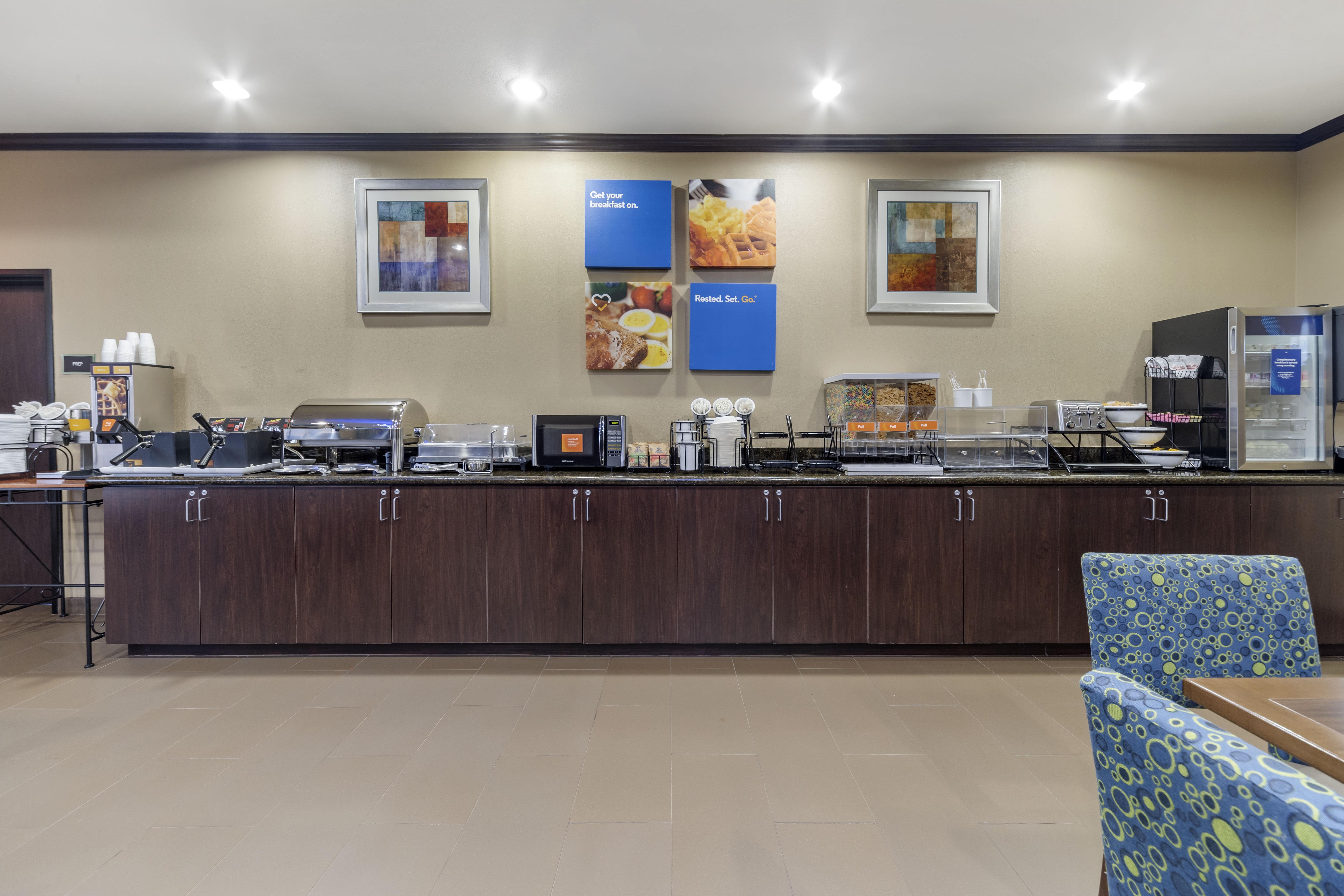 Comfort Inn & Suites Oklahoma City West - I-40 Экстерьер фото